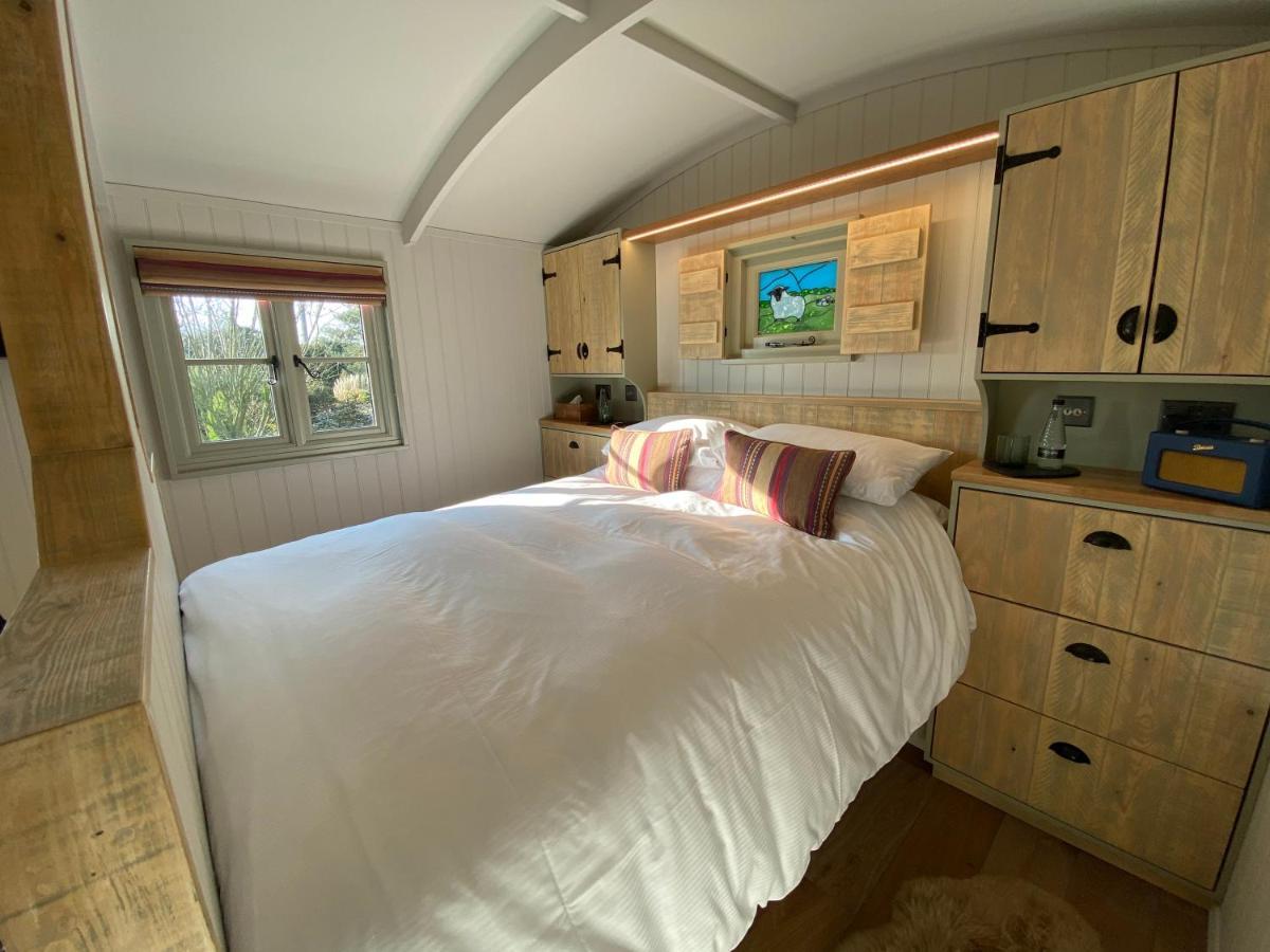 Holly Lodge Boutique B&B เธอร์สฟอร์ด ภายนอก รูปภาพ