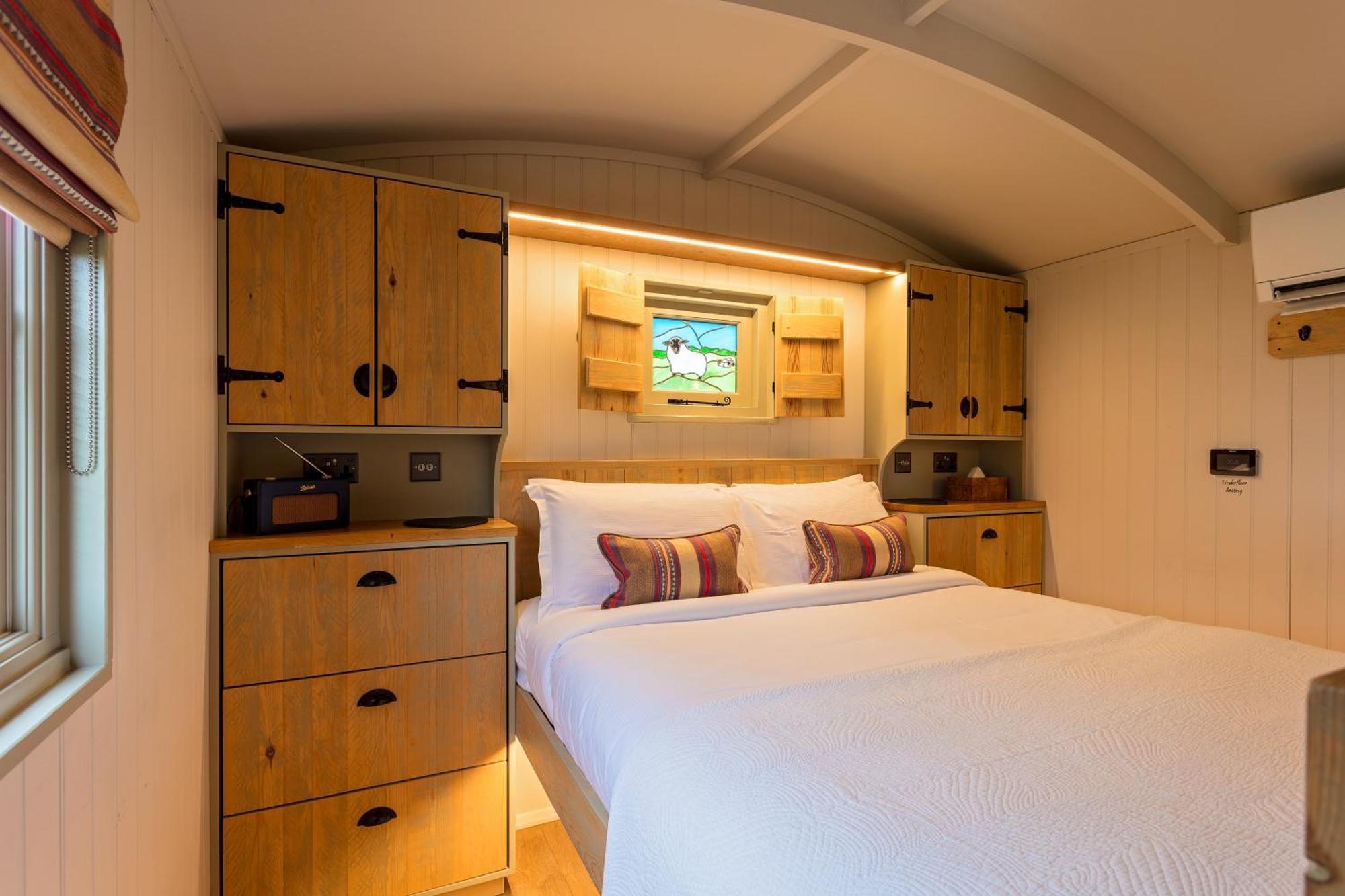 Holly Lodge Boutique B&B เธอร์สฟอร์ด ภายนอก รูปภาพ