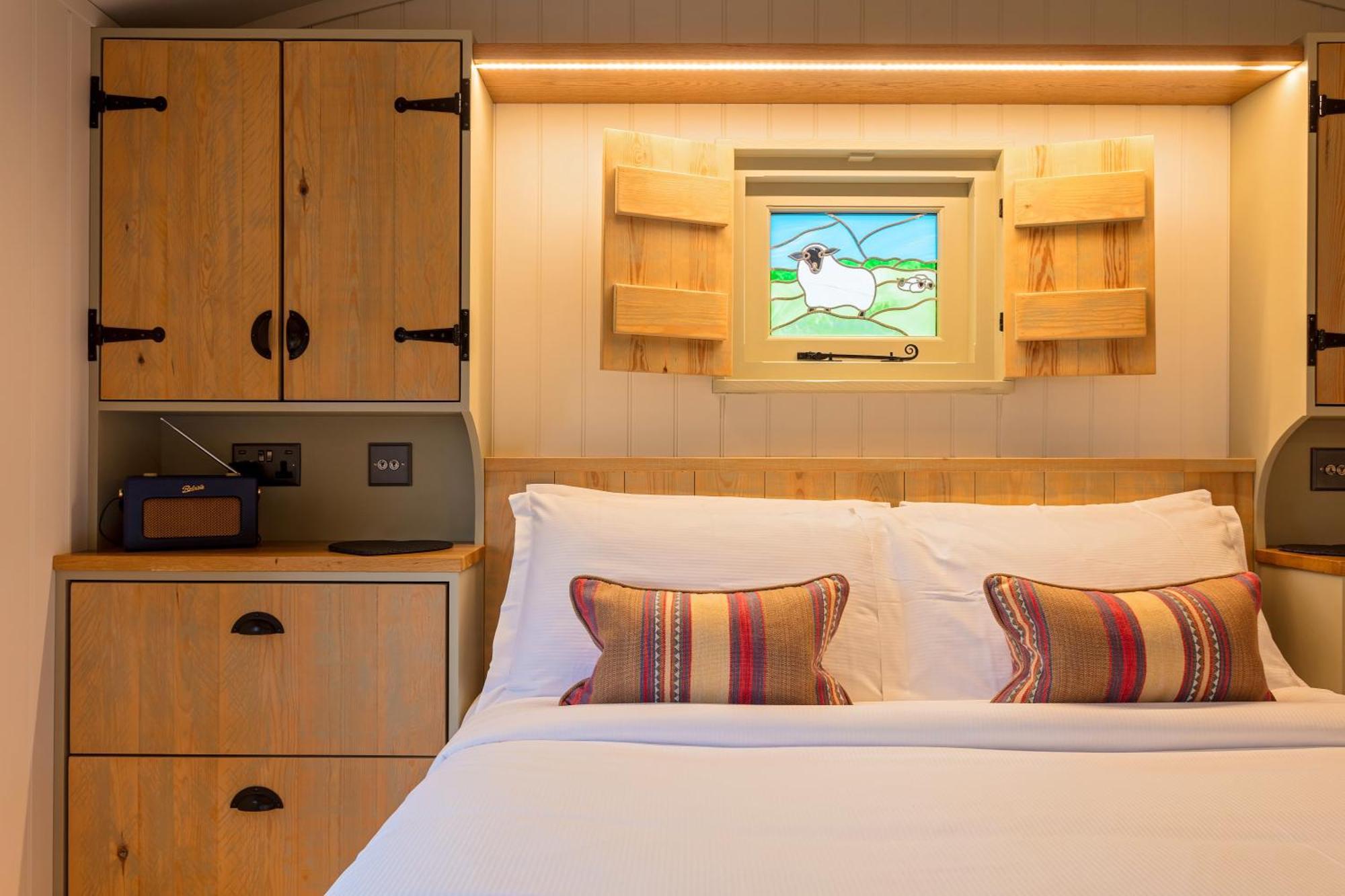 Holly Lodge Boutique B&B เธอร์สฟอร์ด ภายนอก รูปภาพ